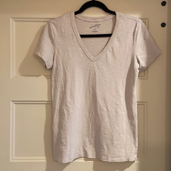 Vneck tshirt universal thread - Picture 1 of 3